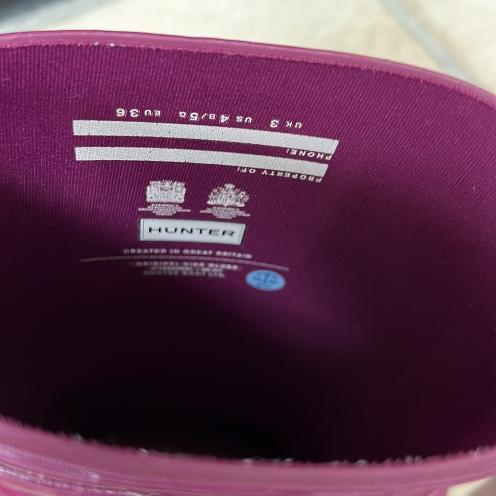 Size 4 plum Hunter boots - Picture 8 of 9